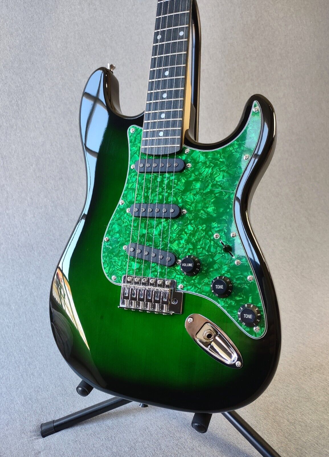 Beautiful Ashthorpe Stratocaster Electric Guitar ~ Green Burst ~ Pearl