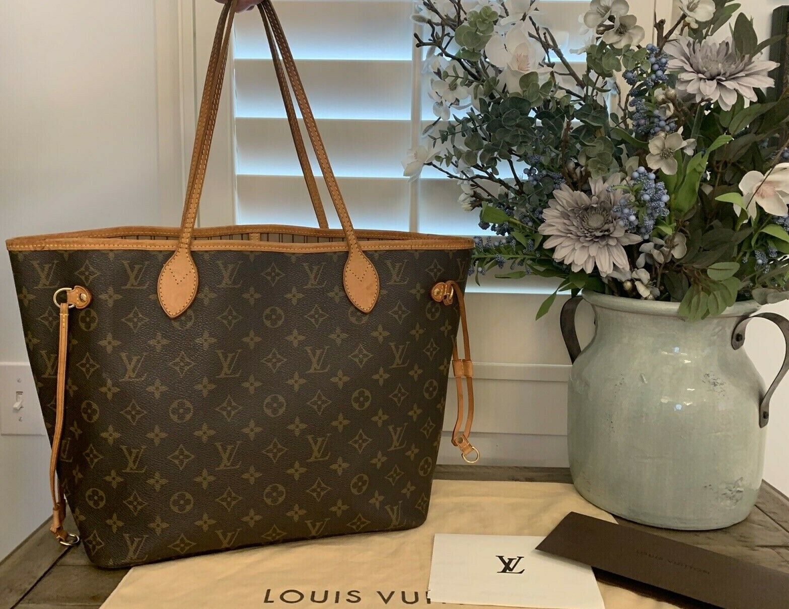 100% Authentic Louis Vuitton Monogram MM Tote Handbag (M40156) for Sale - Fleetwoodmac.net