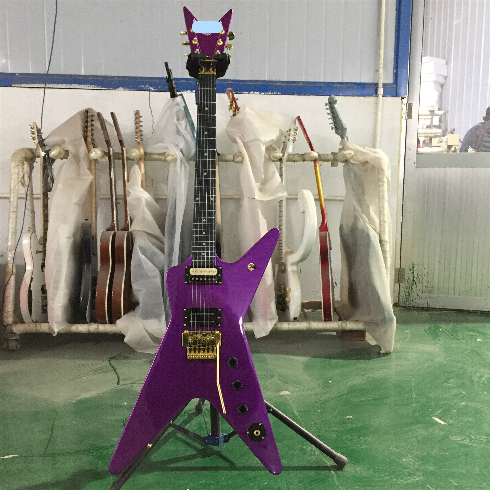 Lightning Electric Guitar Purple Body FR Bridge Black Fretboard Gold Parts 2H
