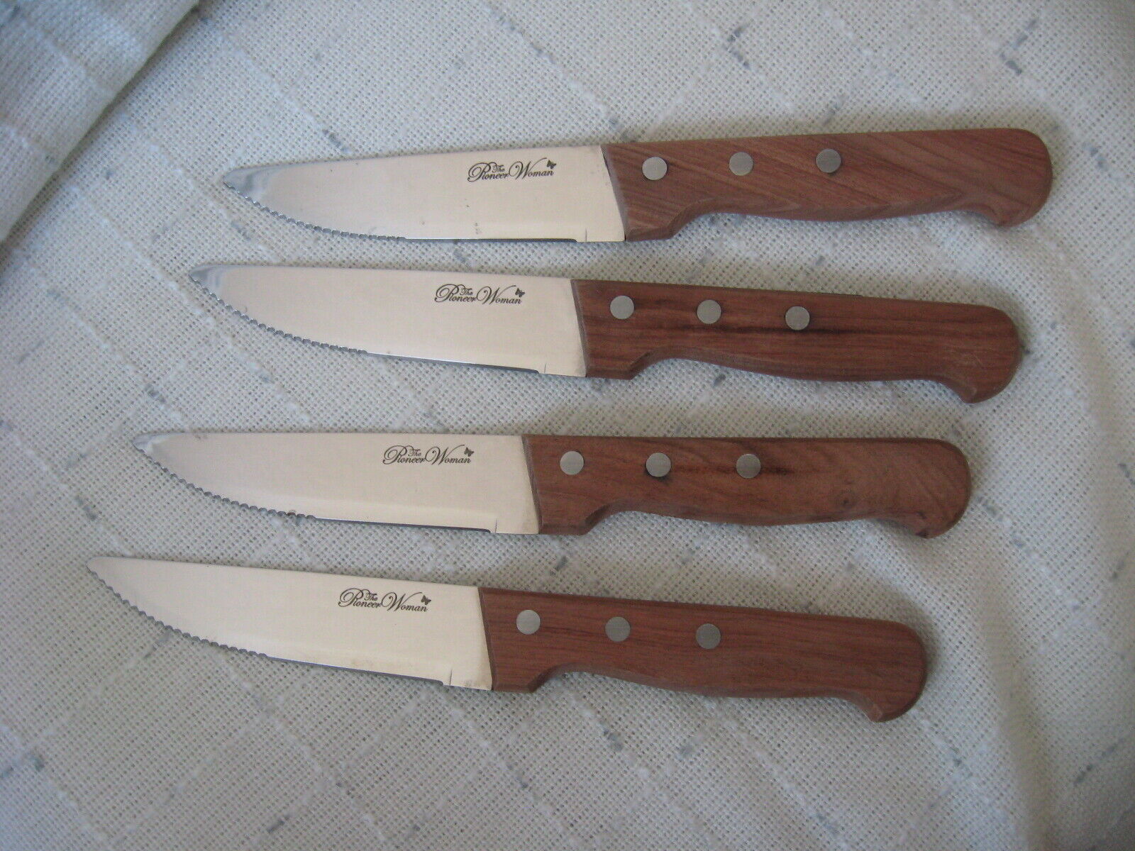 The Pioneer Woman  Set of 4 Steak Knives Wood Handles / 5